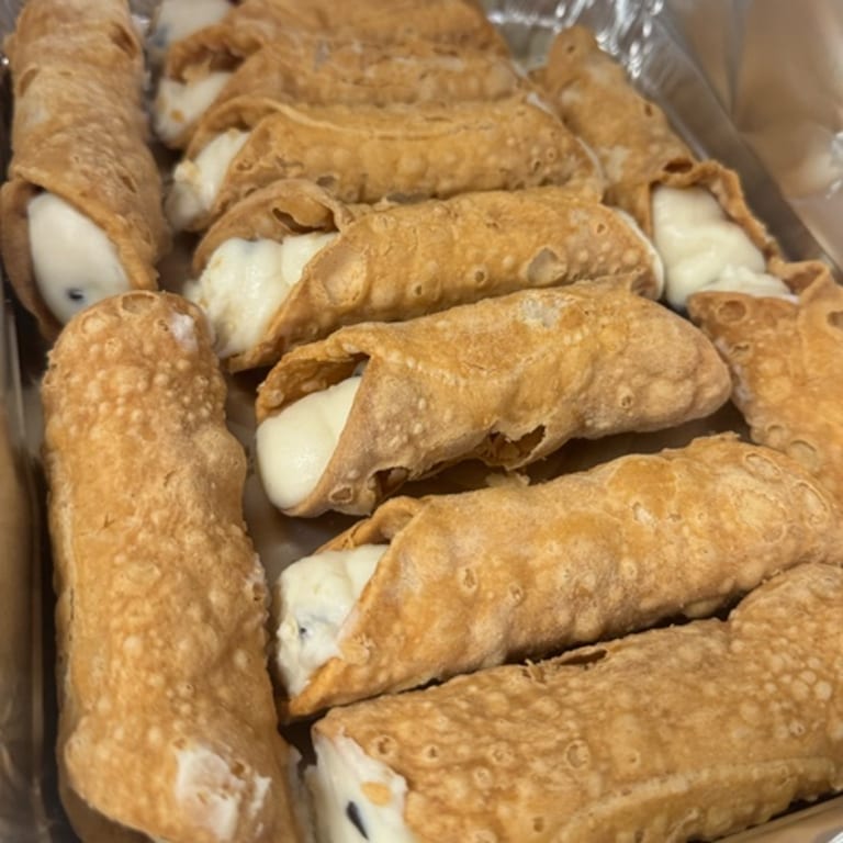 Delicious Cannoli: A Sweet Italian Treat